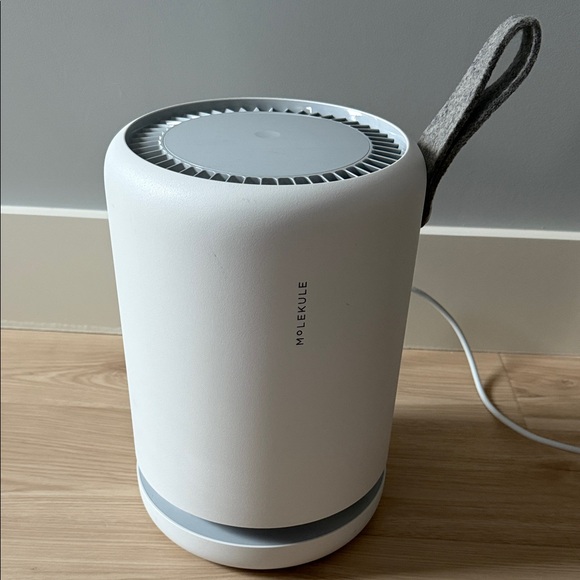 Molekule Air Purifier Mini - Picture 1 of 12